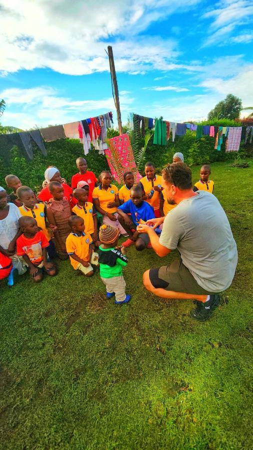 Lights Of Kazinga Orphanage And Homestay Rubirizi Екстер'єр фото